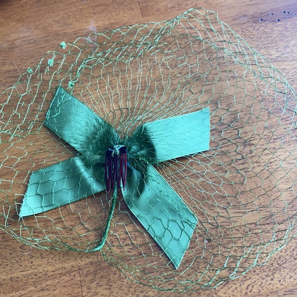 Vintage Hair accessories w/ bows in tan and green - Picture 4 of 5